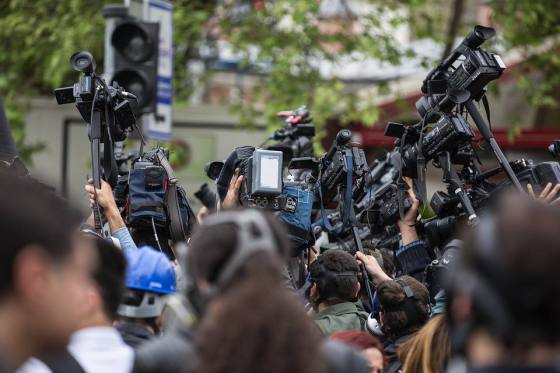 Periodistas de 27 países exigen a gigantes como Facebook y Google retribuir a la prensa el impacto que generan